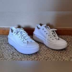 Converse Chuck Taylor All Star Platform Low Top Sneakers - White Size 8